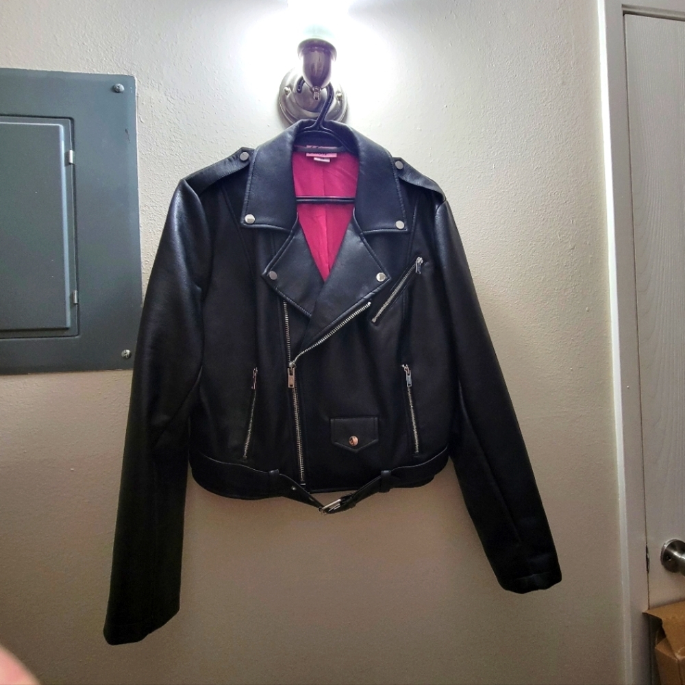 CROPPED BLACK MOTORCYCLE JACKET, VEGAN LEATHER, VIXEN BY MICHELINE PITT
